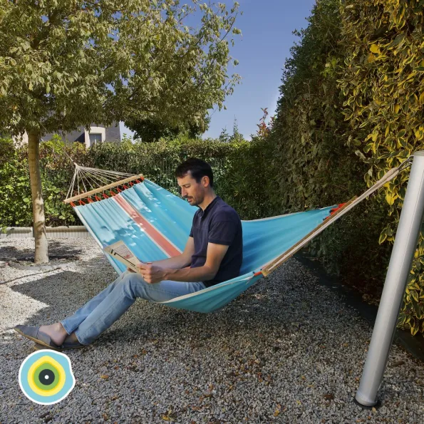 Support Hamac associé avec un arbre