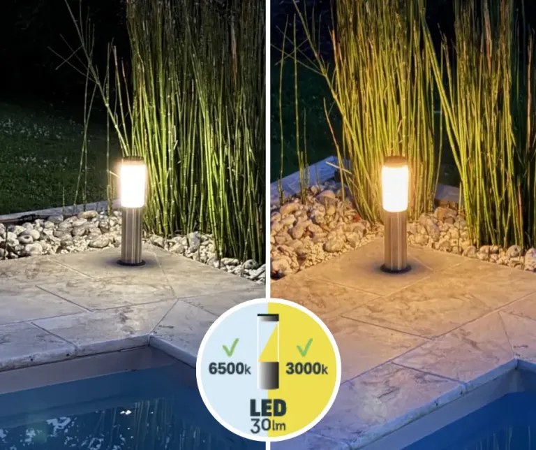Zonnelamp discreet geïntegreerd in plantenperk naast houten zwembadterras, sfeervolle buitenverlichting.