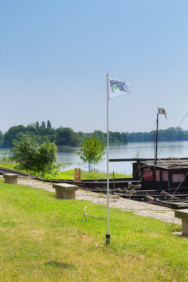 Ancrage au sol amovible pour drapeau